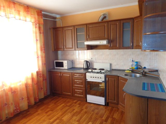 Центр. Подобово. 2 Кімнатна кв. Бойлер. Wi-Fi. 7 спальних місць.