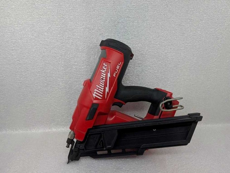 Gwoździarka akumulatorowa Milwaukee M18 FUEL 2745-20 — 30–34–90 mm, oryginał