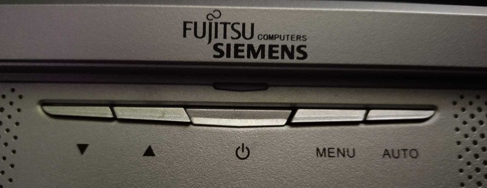 Monitor 19 cali Fujitsu Siemens