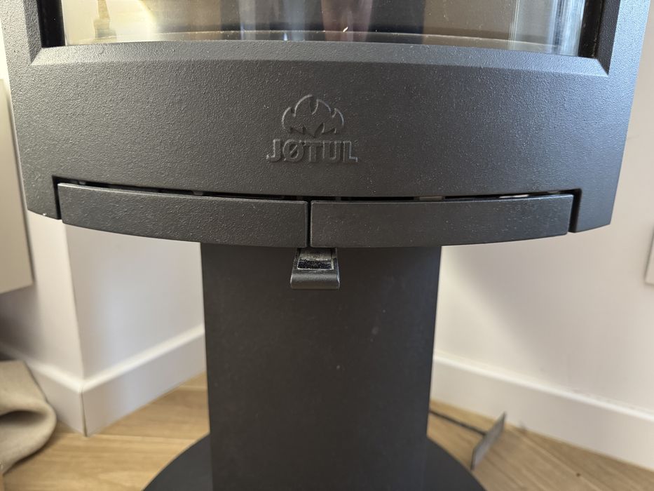 Piec wolnostojący / koza / kominek (Jotul)Jøtul F 373 – bardzo wydajny