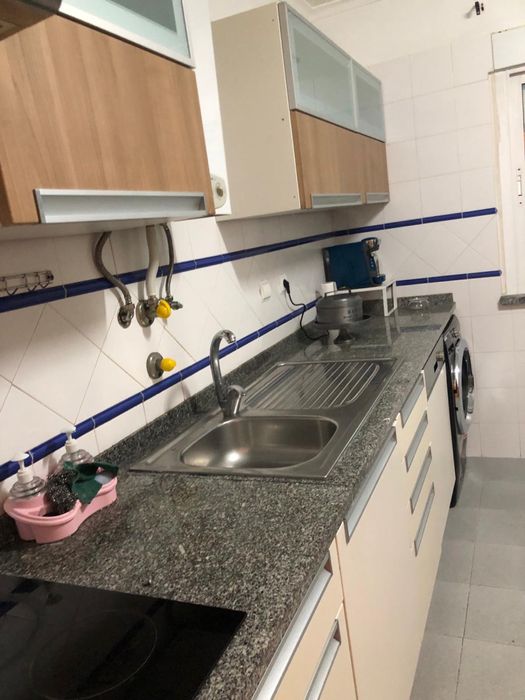 Apartamento T4 arrenda- se