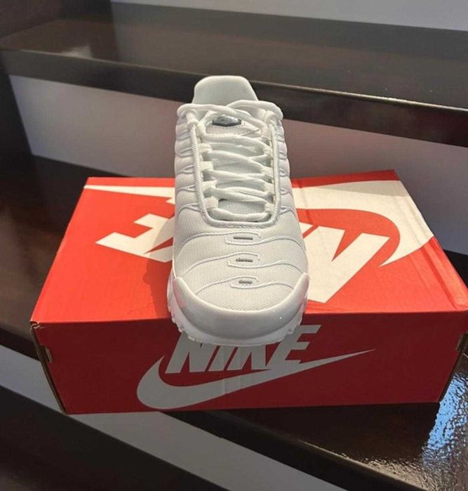 NIKE AIR MAX PLUS white men sneakers new
