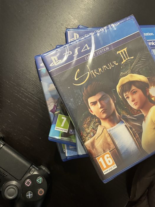 Playstation 4 (com 2 comandos e 7 jogos)