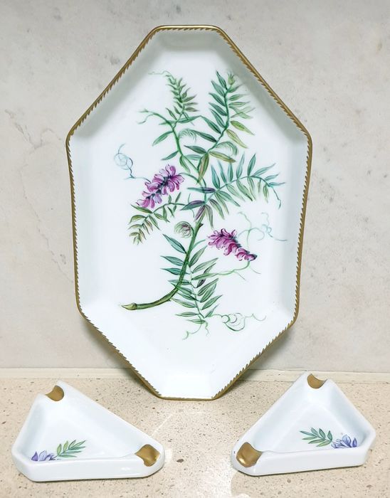 Linda pequena bandeja /prato com 2 cinzeiros em porcelana Limoges