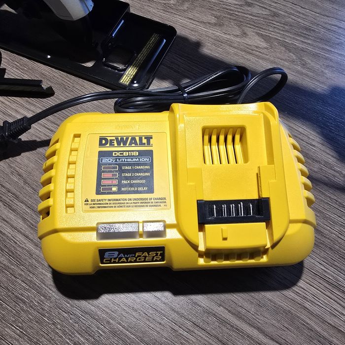 DeWalt DCS571B Pilarka Tarczowa
