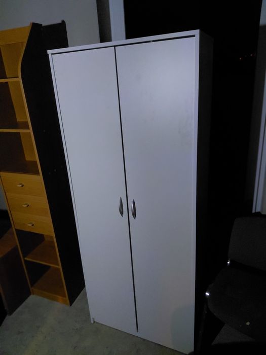 Biała szafa dwudrzwiowa, transport.