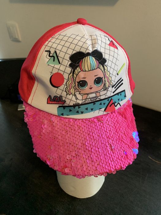 Bone com lantejoulas LOL