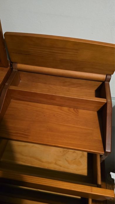 Mesinhas de cabeceira espaçosas