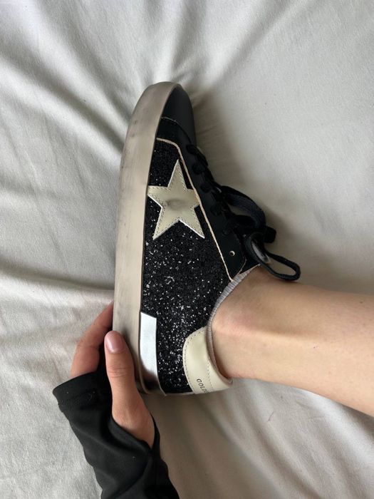 Трендові жіночі блискучі кросівки Golden Goose GB Sparkles black white