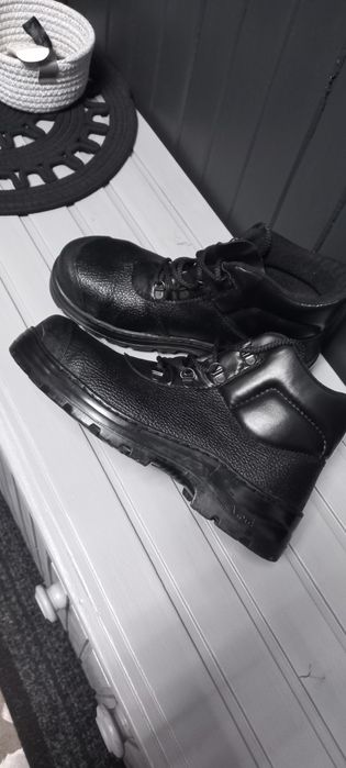 Nowe buty bezpieczne BHP 42