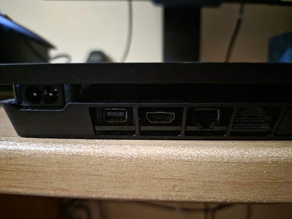 PS4 SLIM 500 GB.