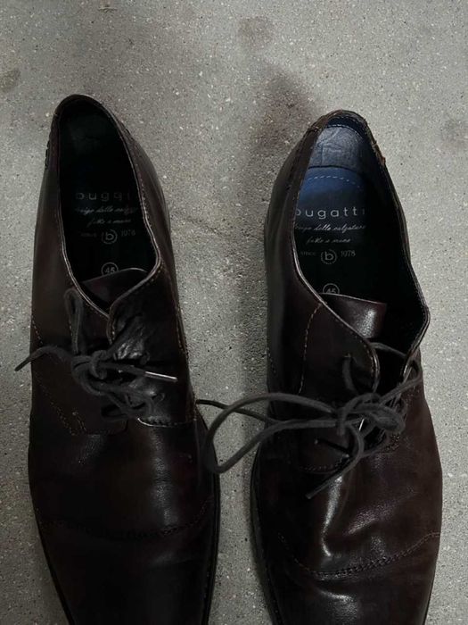 Sapatos de couro envernizado castanho BUGATTI tamanho 45