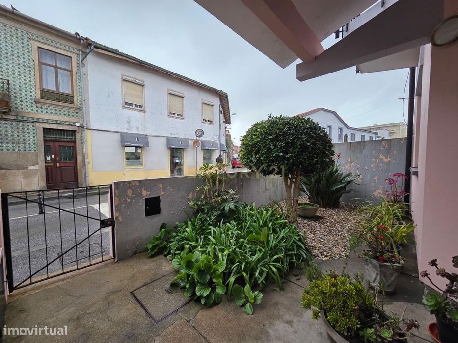 Arrendado | Andar Moradia T2 | Terraço | S. Mamede de Infesta | Invest