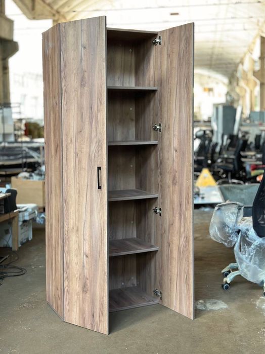 Офісні шафи, поличні шафи в кількості