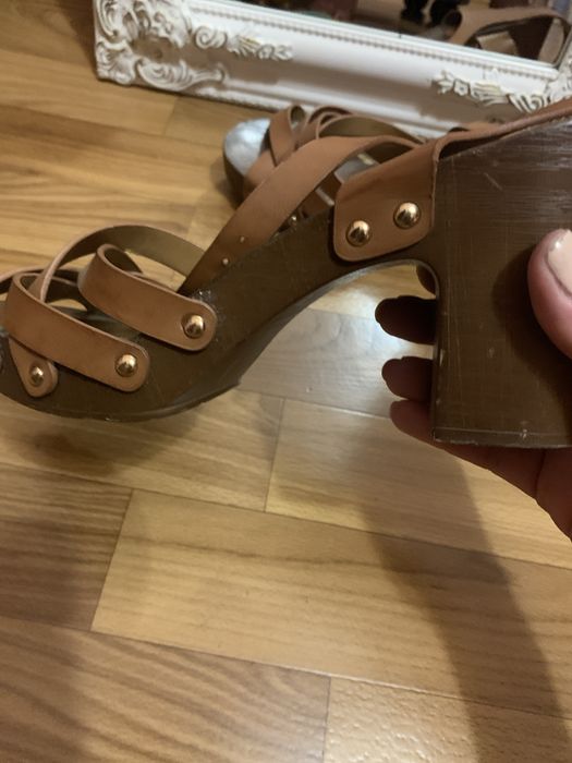Продам босоножки сандалі