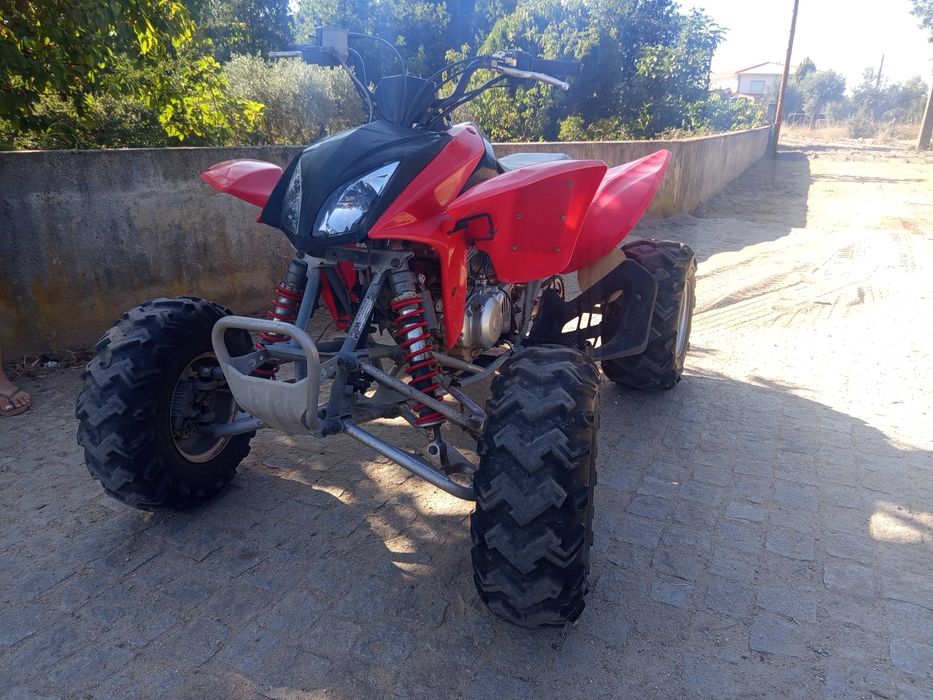 Mota em bom estado com revisão feita uma 300 Honda