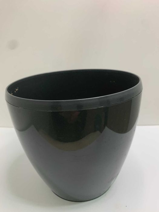 Горщики для квітів великі та малі