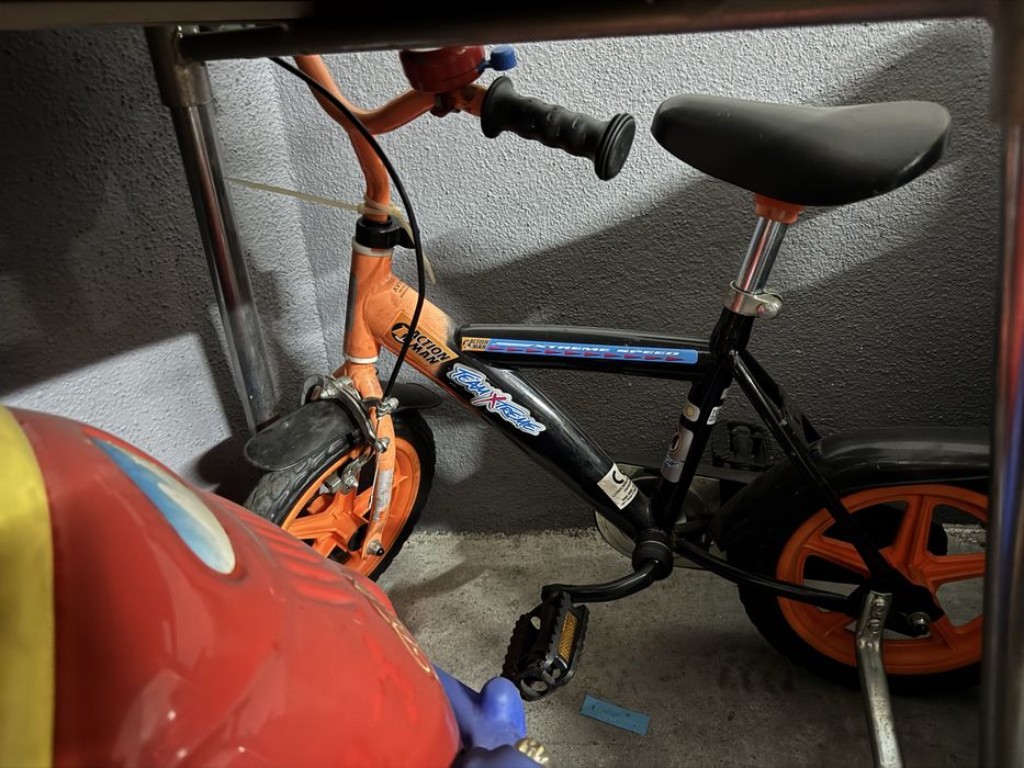 Bicicleta Infantil com Rodinhas – Bom Estado