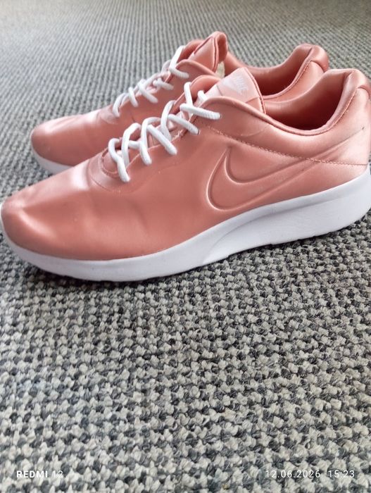 buty damskie satynowe Nike Tanjun Premium r. 42,5