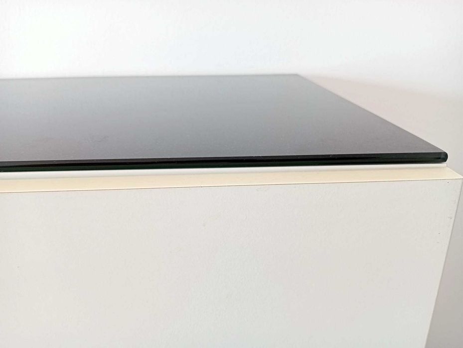 Aparador de sala IKEA modelo BESTA