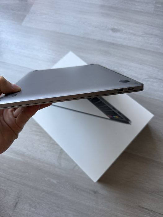 MacBook Pro 13" 2019 Space Gray, 8/256 GB, батарея 88%, повний комплект