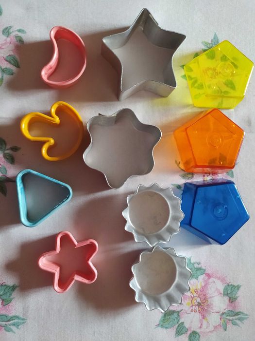 На кухню: формы, шприцы, щипцы, половники, шампура и другое