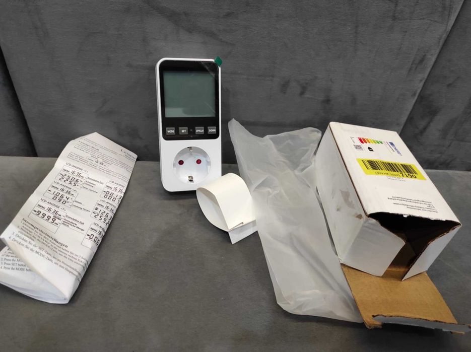 Watomierz, miernik mocy z funkcją pomiaru zużycia i kosztów energii.