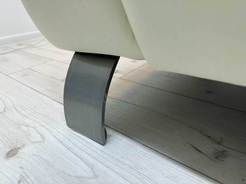 Стильне шкіряне крісло з Європи