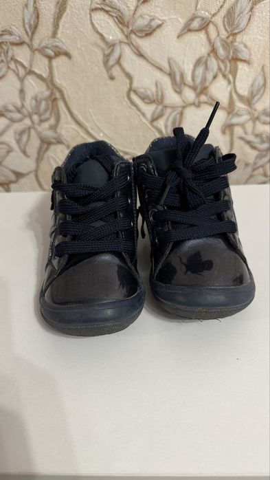 Продам взуття для дівчинки , ботінки,черевики,туфлі,кросівки