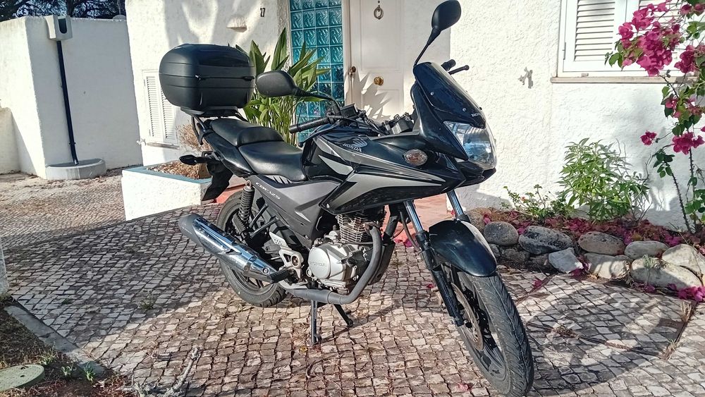 Honda CBF125 em excelente estado