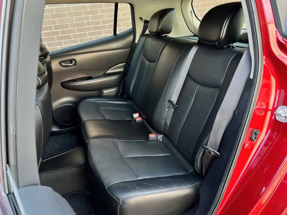 Nissan LEAF SL      2015