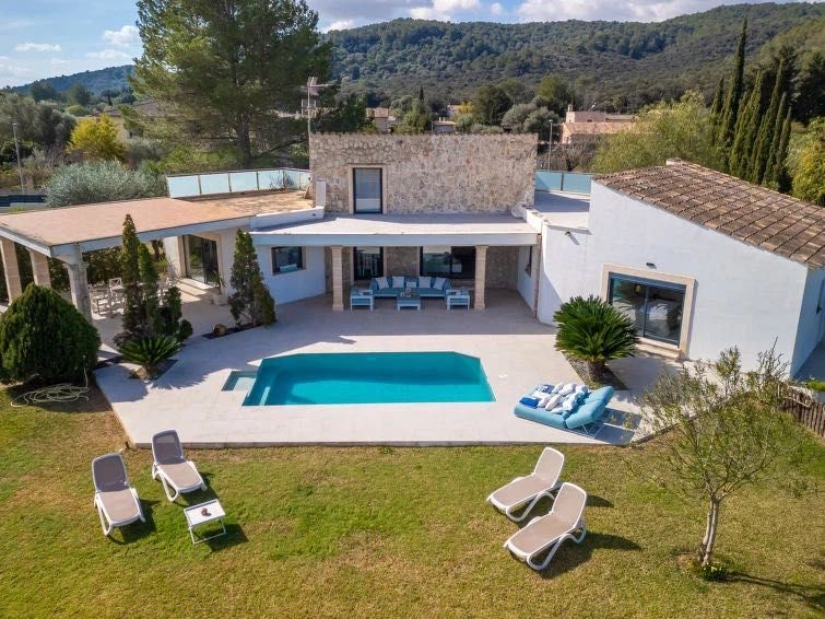 о.Майорка, Іспанія!Затишна вілла з басейном, 10 хвилин їзди від пляжу!