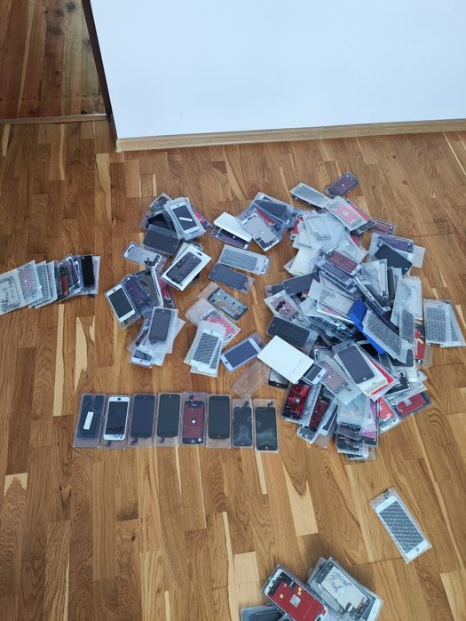 Продам екрани телефонів iphone та android