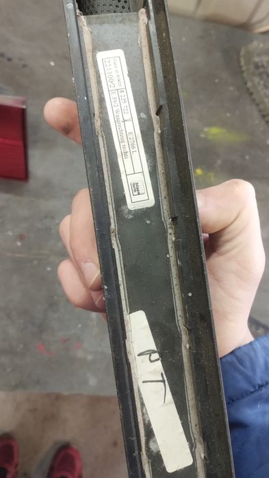 Roletka tylnej szyby strona prawa BMW E39 touring rarytas