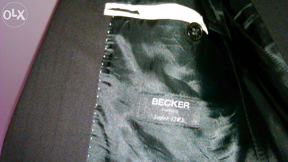 Garnitur Vistula czarny w dyskretne pionowe prążki