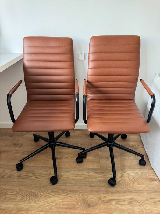 Juego de dos sillas de oficina