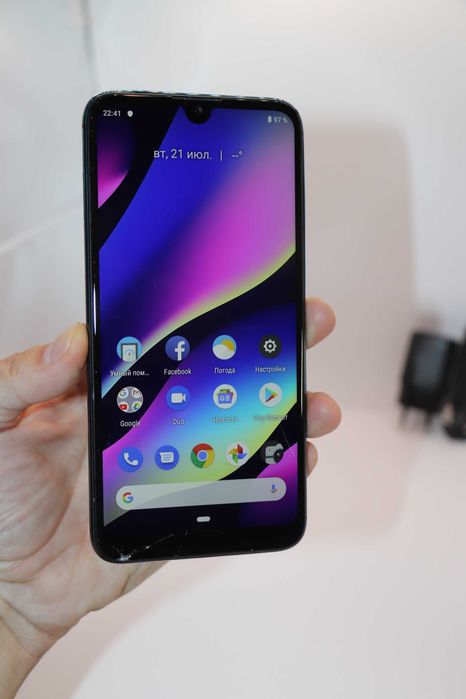 Wiko View 3/16Gb Green, Є тріщини на сенсорі!