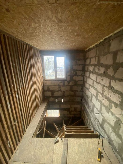 2 поверховий гараж з кімнатою