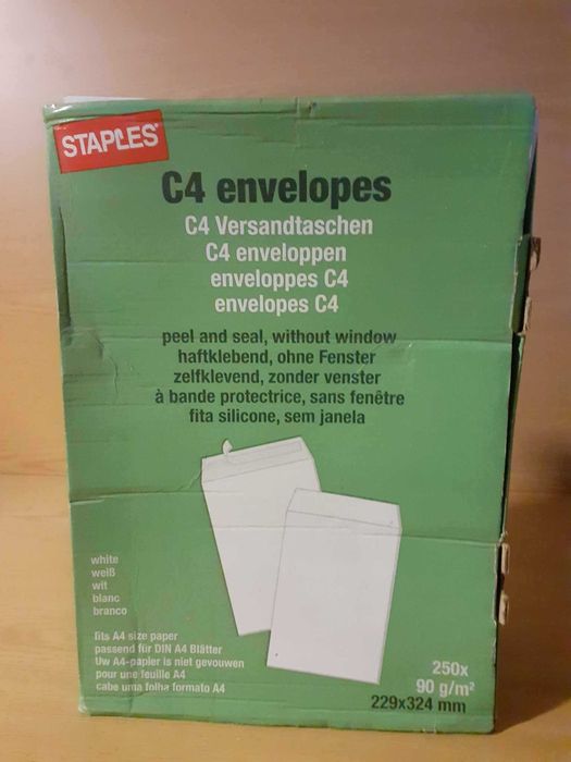 Caixa de envelopes C4 (324x229 mm) praticamente intacta