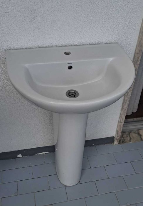 Lavatórios com coluna447312292259440642
