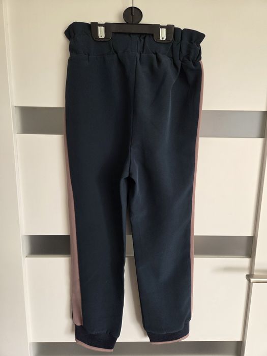 Spodnie dresowe śliski materiał Name It r.122cm 7lat gratis legginsy
