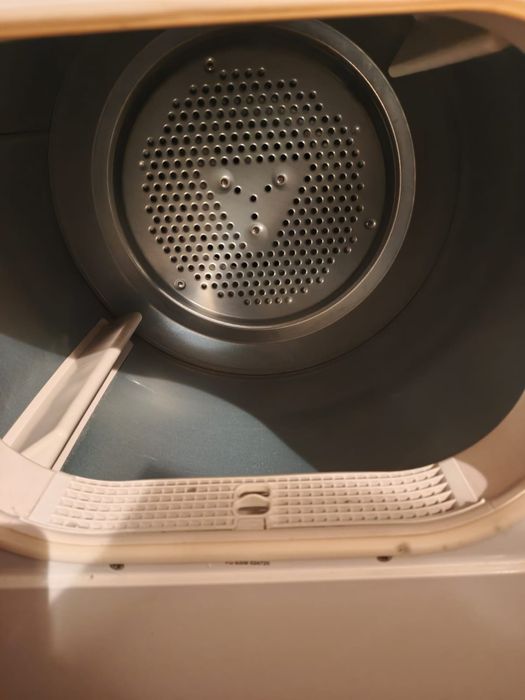 Máquina de Secar Roupa, poltronas e mesa de centro