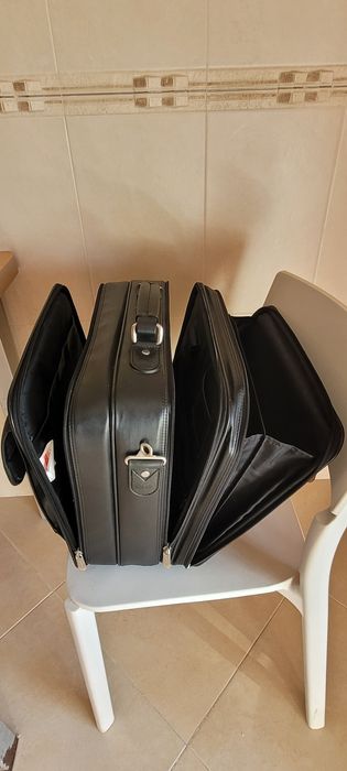 Mala p/ portátil marca Targus nova