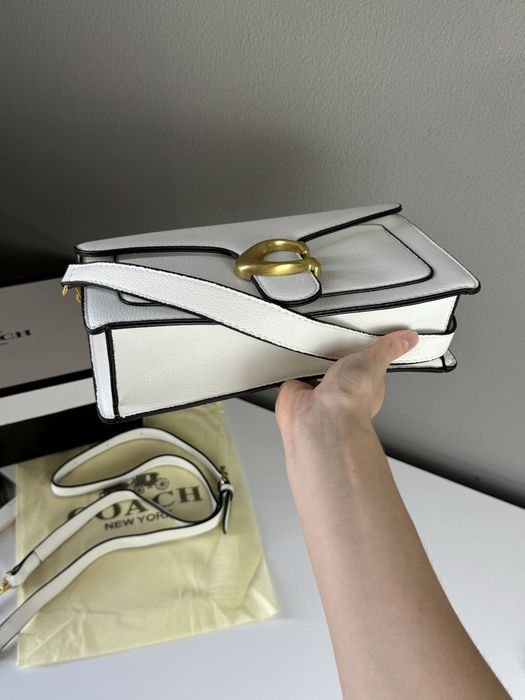 Сумка Coach tabby біла багет женская сумка кроссбоди клатч коуч купити