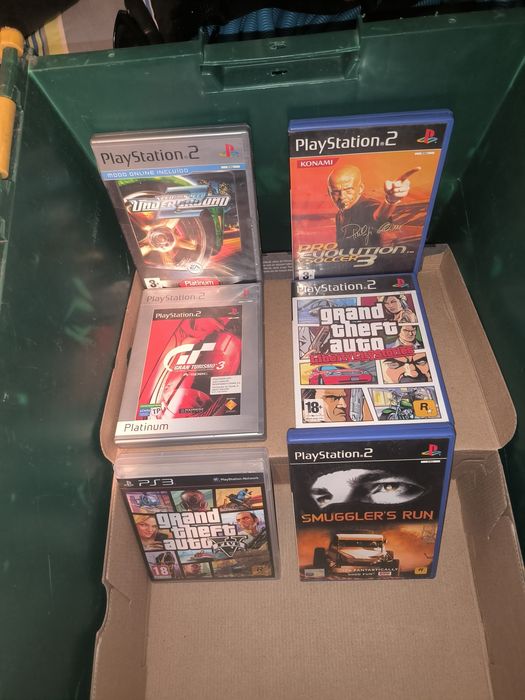 Várias caixas de jogos somente com manual de instruções