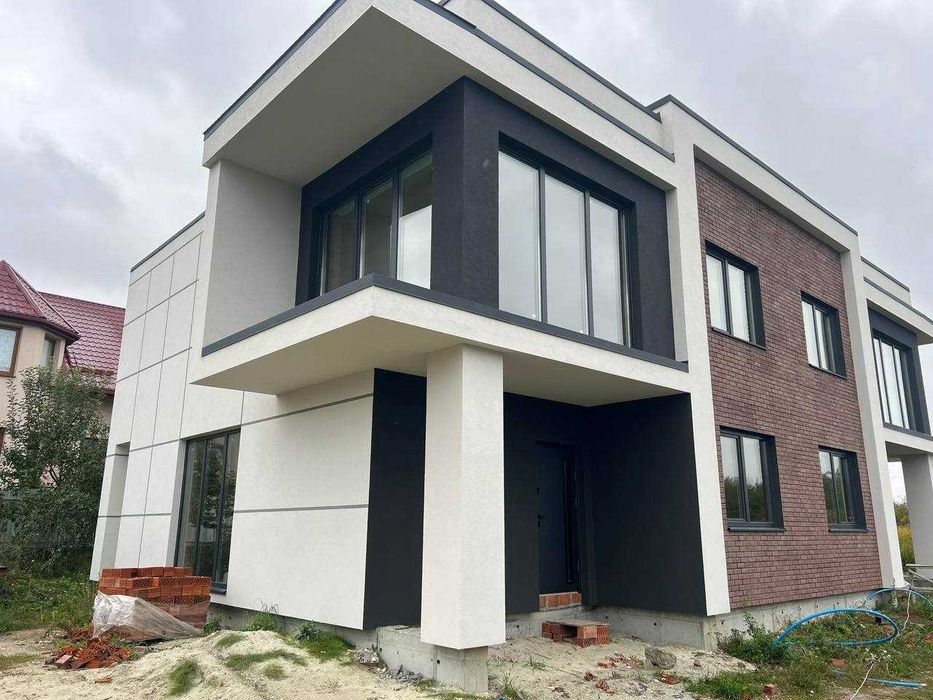 Продаж котеджу в топовій локації у м. Пустомити