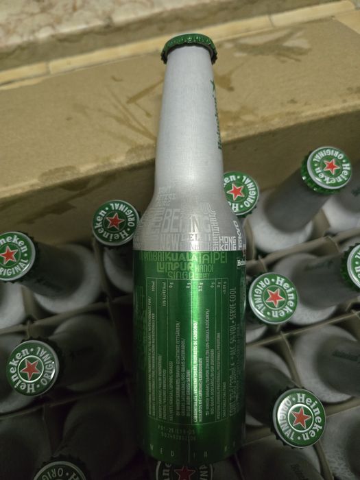 Garrafas heineken em alumínio