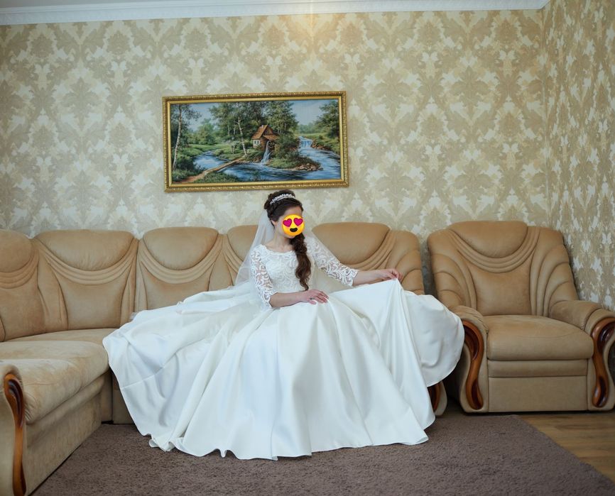 Продам весільну сукню