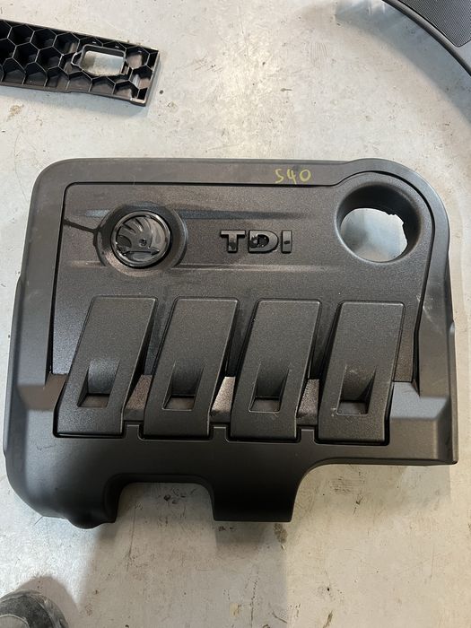 Кришка декоративна 2.0 tdi cff, cfg, cfh
