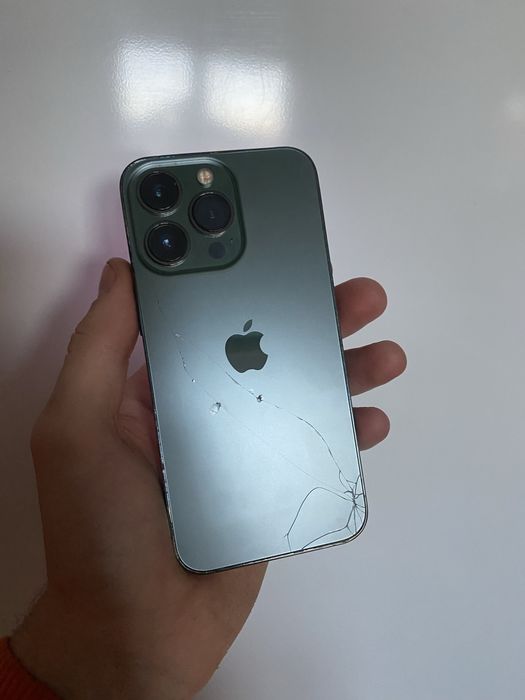 Продам власний Apple iPhone 13 Pro 256ГБ! Розбита задня кришка!!